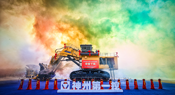 “神州第一挖”徐工700噸級(jí)液壓挖掘機(jī)下線，標(biāo)志著中國(guó)成為世界上繼德國(guó)、日本、美國(guó)后，第4個(gè)具備700噸級(jí)以上液壓挖掘機(jī)研發(fā)制造能力的國(guó)家