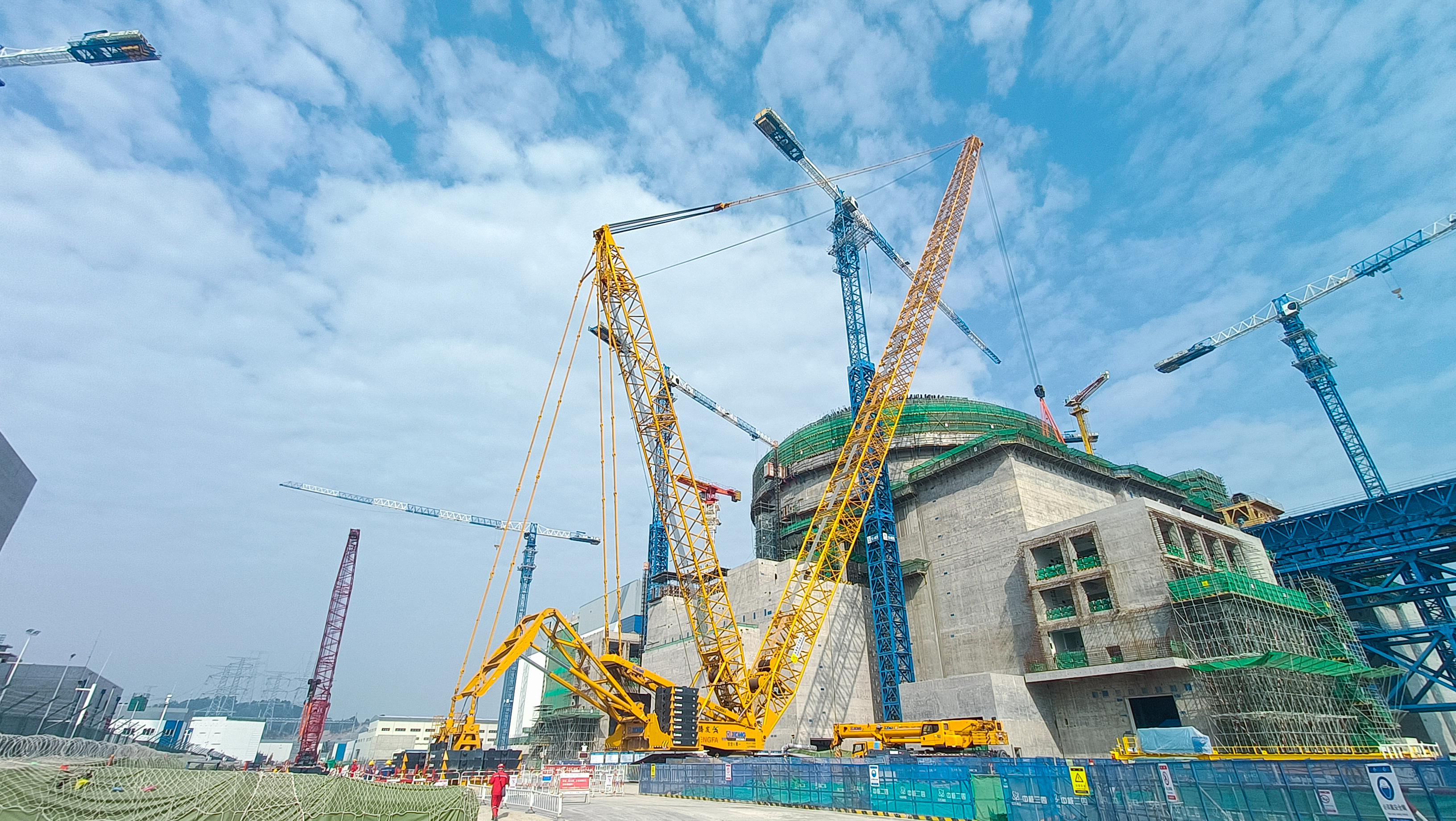 “穩(wěn)”字當(dāng)頭！徐工XGC800-I履帶起重機助建福建大型核電項目
