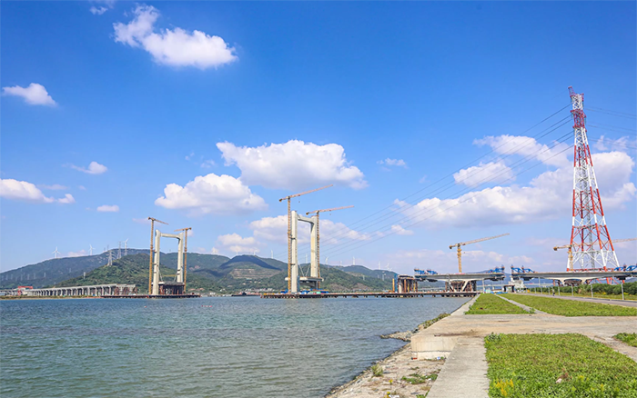 “牽手”群島！徐工塔機助力世界級跨海連島工程刷新“進度條”