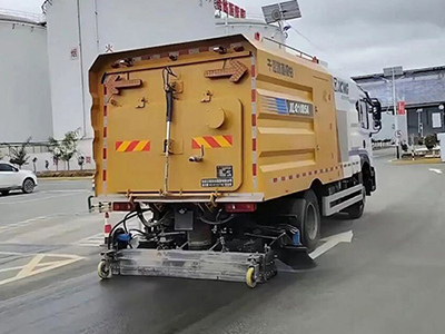 濾芯總堵？壽命太短？XLQ1005A干濕分離吸掃車，專治廠區高粉塵“頑疾”